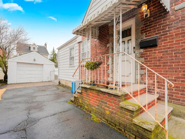 95 Byson Avenue, Staten Island, NY 10302