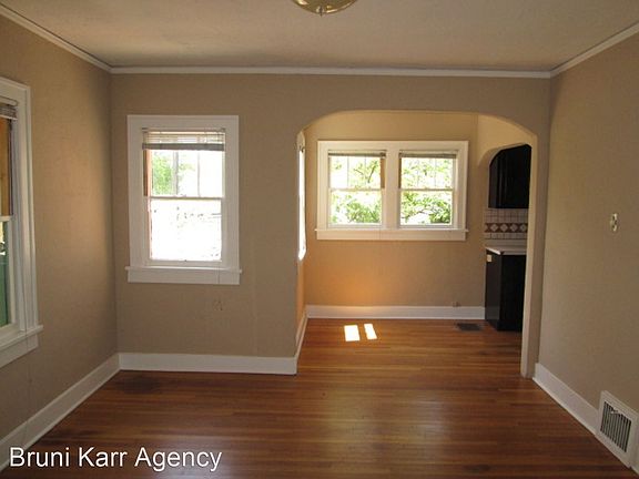 5th image of 302 Dartmouth Dr SE