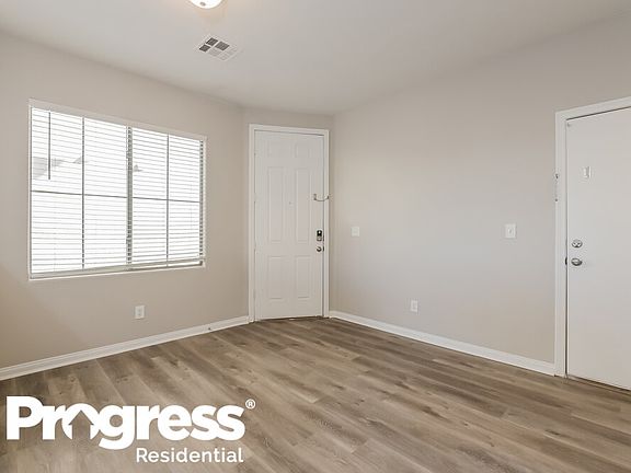 4th image of 348 Sweet Sugar Pine Dr