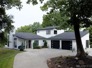 1032 Beacon Ridge Dr, Lake Ozark, MO 65049