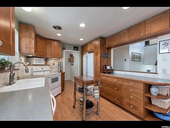 5th image of 2154 E Browning Ave