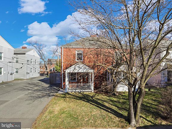 2nd image of 209 S Veitch St