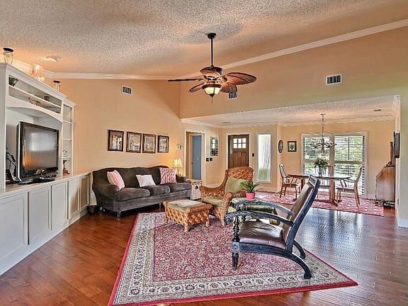 2nd image of 124 Prestwick Cir