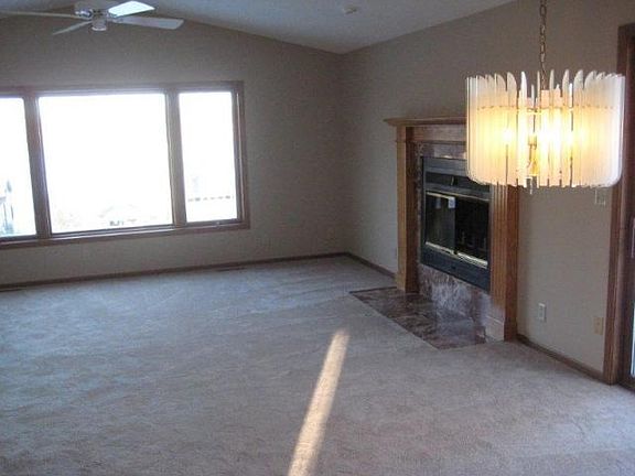 3rd image of 4939 Glen Elyn Rd
