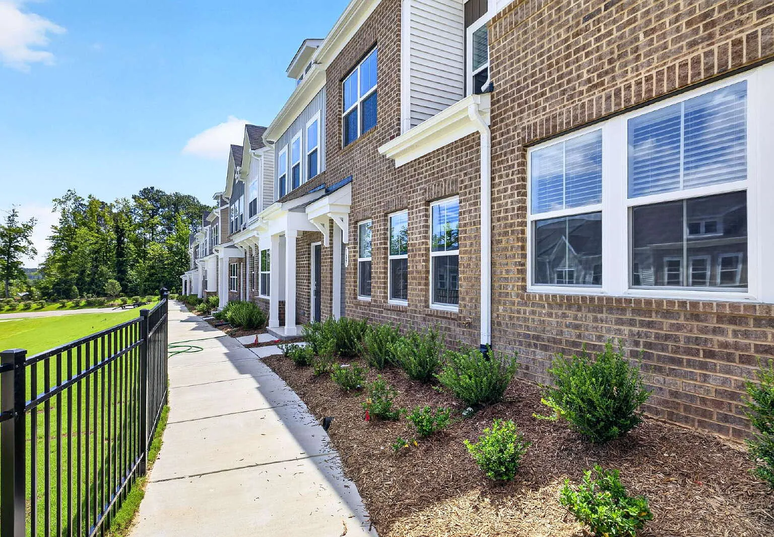 3 bed, 2.5 bath, 1514 sqft, $1,800 — Photo 3