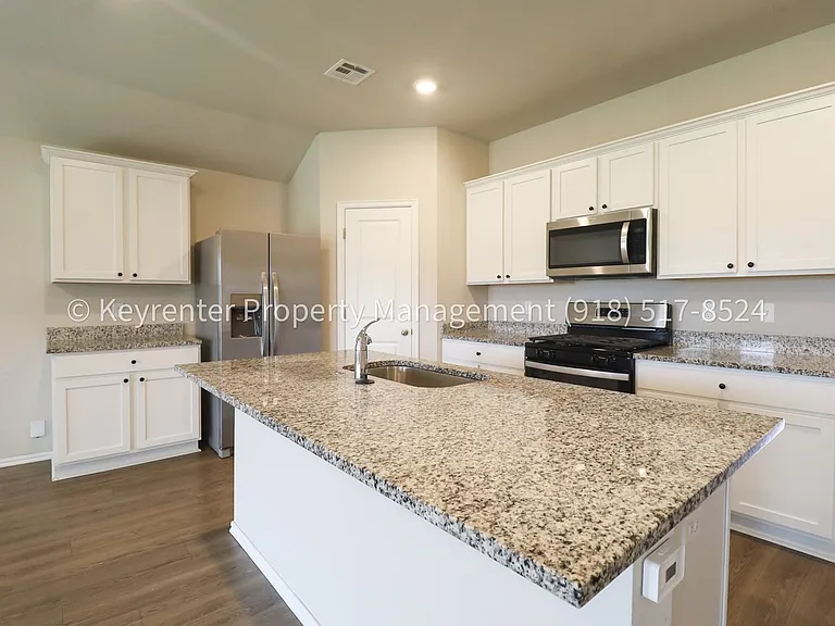 1308 Sunstone St — Photo 21