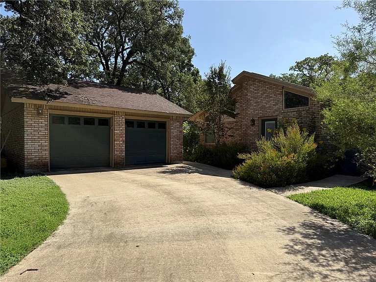 6015 Los Robles Dr #A — Photo 17
