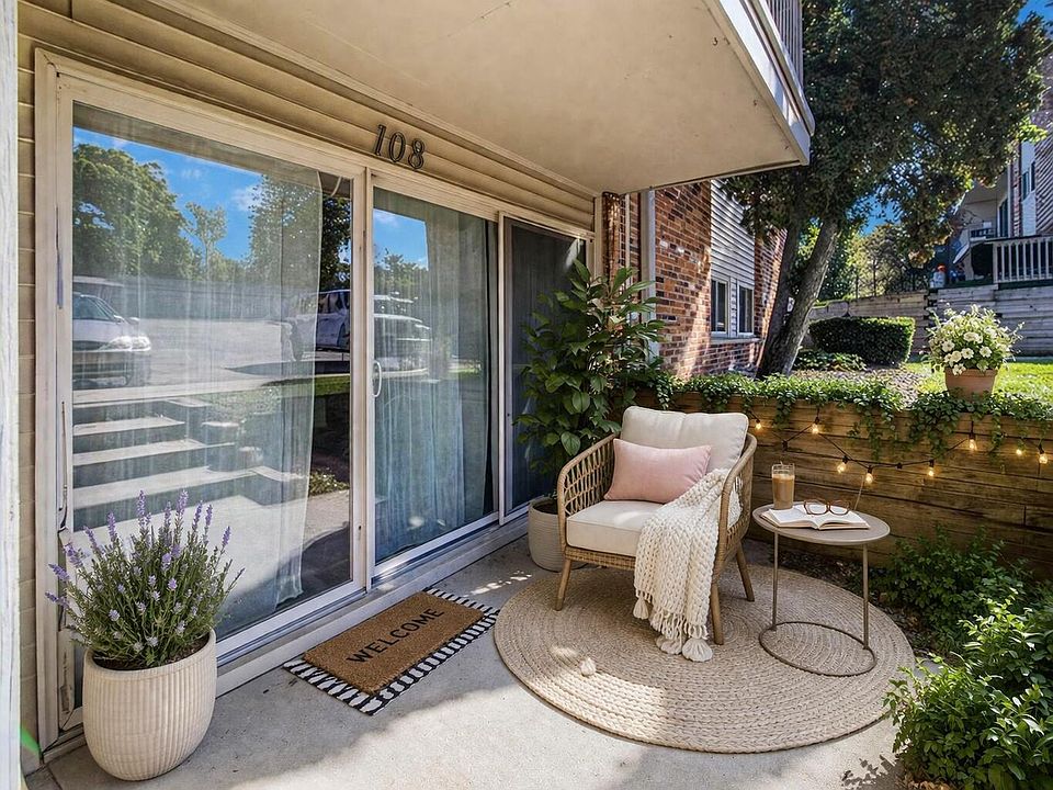 1st image of 742 W Kilgore Rd APT 108