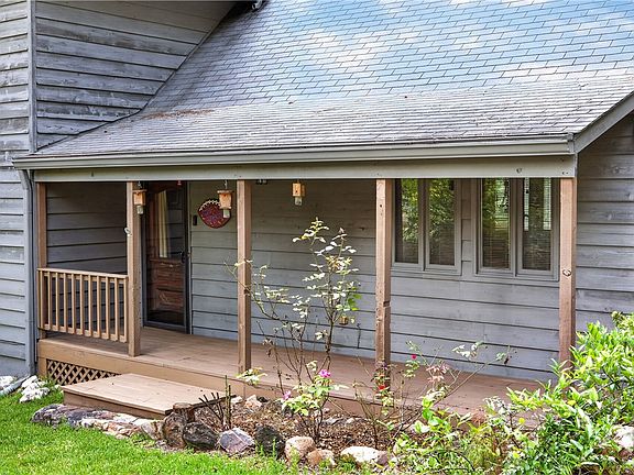 2nd image of 1866 Summit Ln