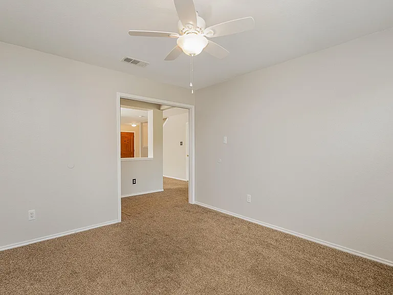 1121 Charlotte Dr — Photo 22