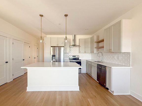 4th image of 1333 Belfair St