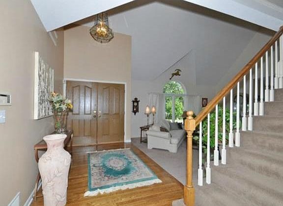 3rd image of 325 NE Brockton Dr