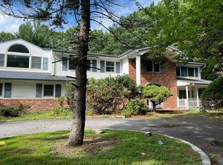 7 Croydon Ct, Dix Hills, NY 11746