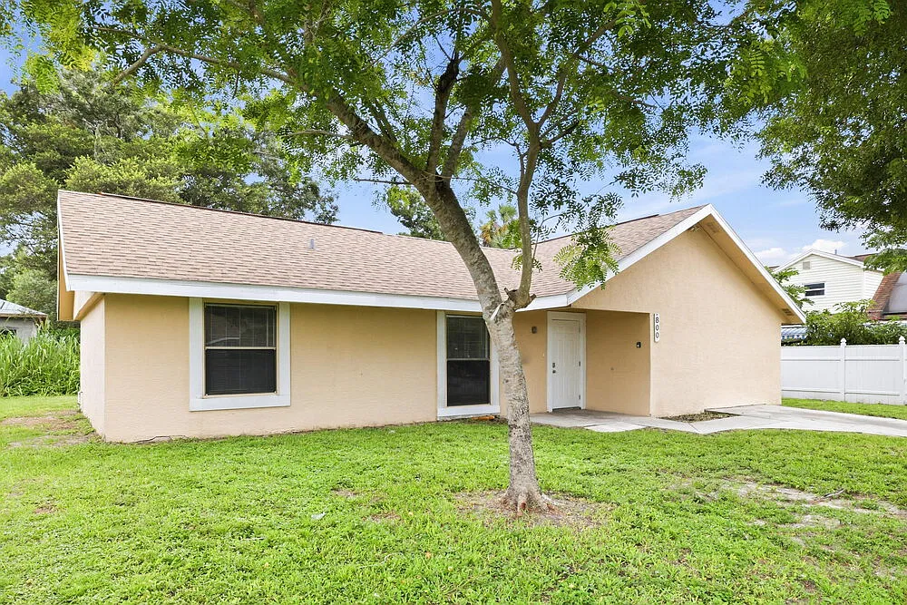 4 bed, 2.0 bath, 1432 sqft, $1,910 — Photo 3