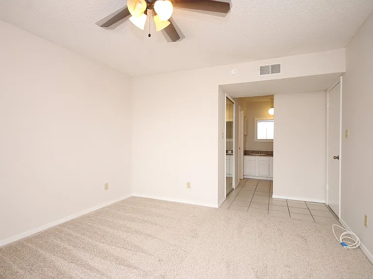 2303 W Michigan Ave #F9 — Photo 10