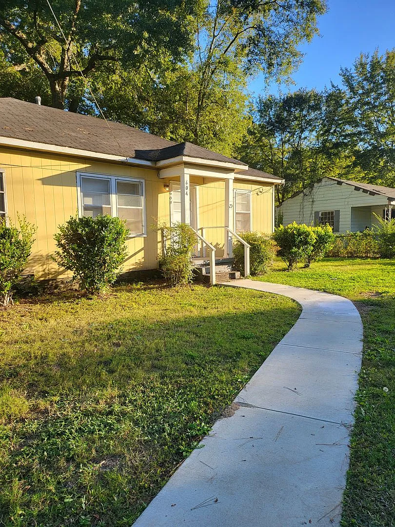 3 bdrm 1bath — Photo 2