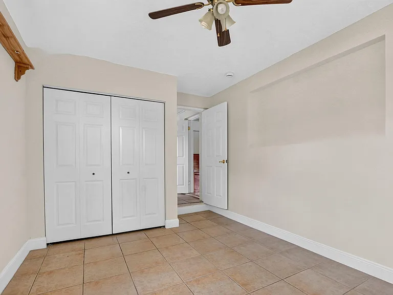 2250 NE 4th Ct — Photo 31