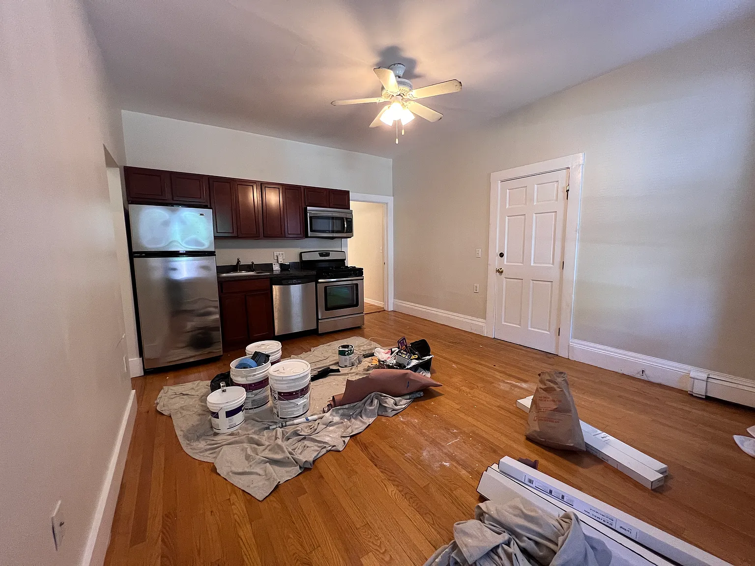 3 bed, 870 sqft, $3,200 — Photo 3