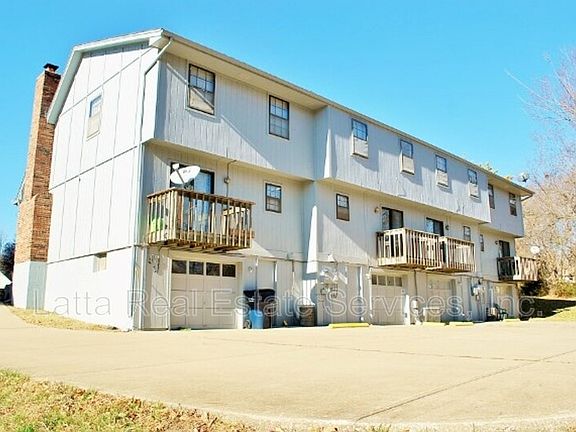 2nd image of 326 NW Millstone Cir
