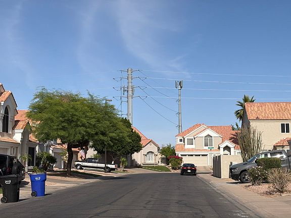 5th image of 822 W Devon Dr
