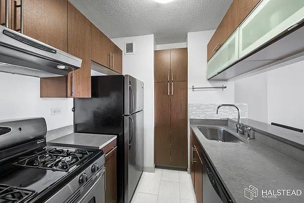 Rented by Halstead Real Estate | media 7