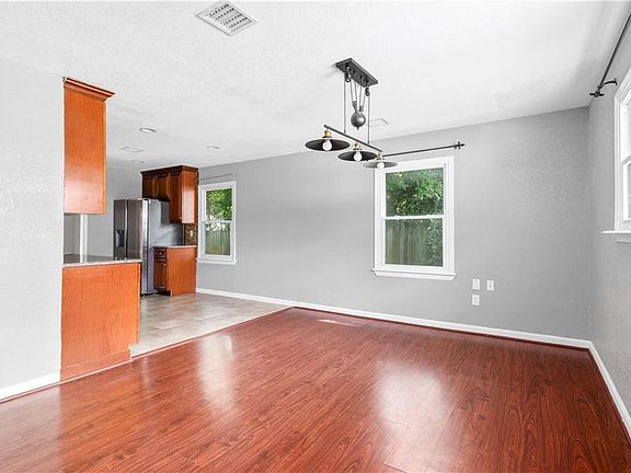 3rd image of 2502 Livesay Rd