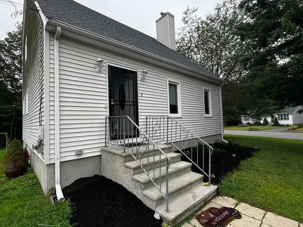 9 Sparrow Cir, Taunton, MA 02780