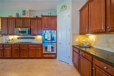 4th image of 180 Royal Lake Dr