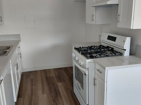 3rd image of 9854 Cedar St APT 8