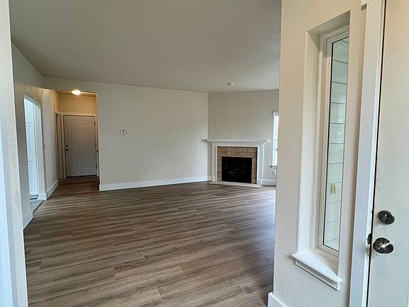 4th image of 5521 Hamptons St SE