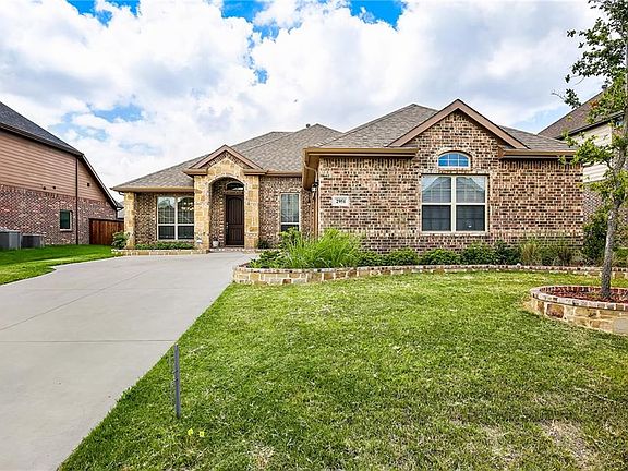 3rd image of 2951 Salina Dr