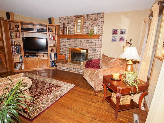 4th image of 113 135th St E