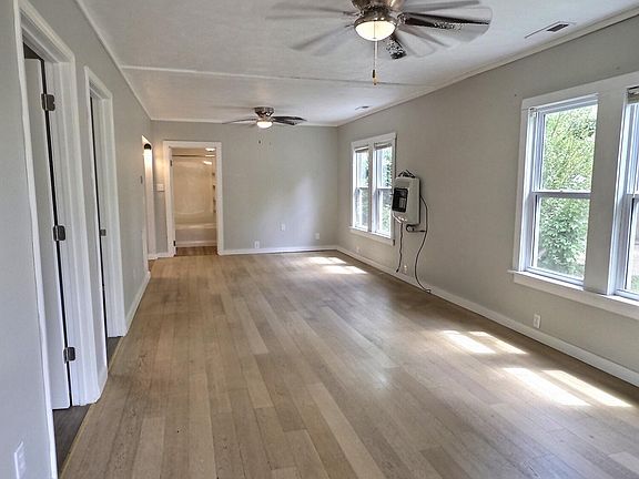 3rd image of 601 Elm Street