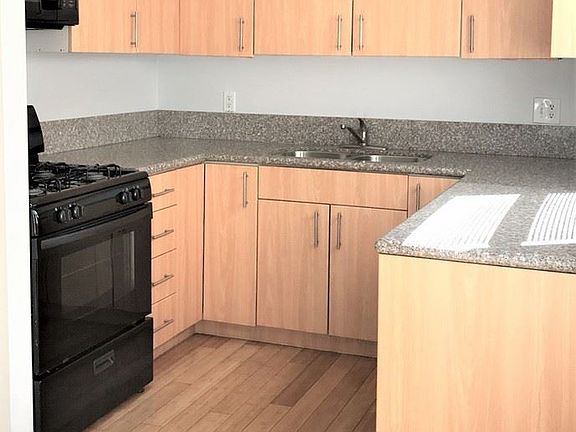 2nd image of 306 1/2 N Broadway APT 4
