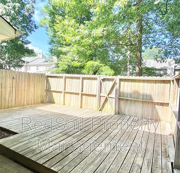 110 Souverain Lndg — Photo 20