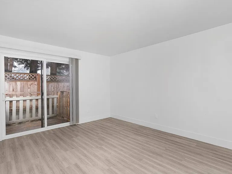 The Rosewood Apartments — Photo 9