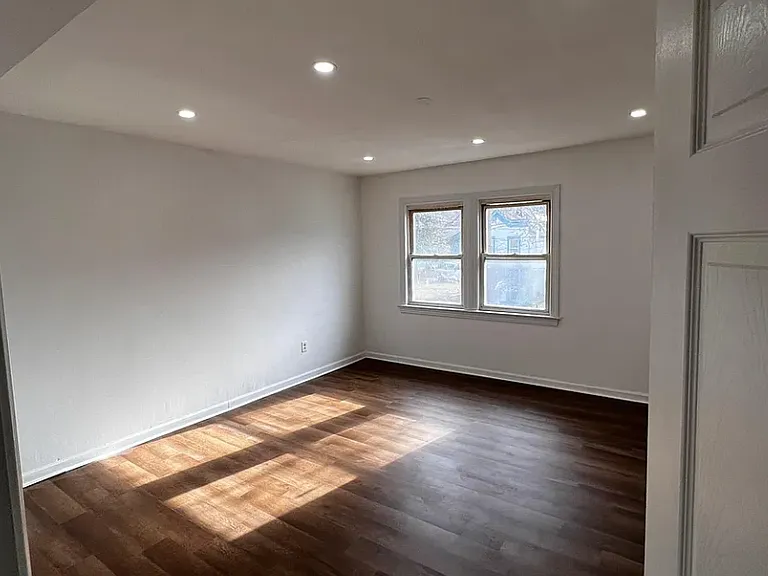 1522 V St SE #4 — Photo 16