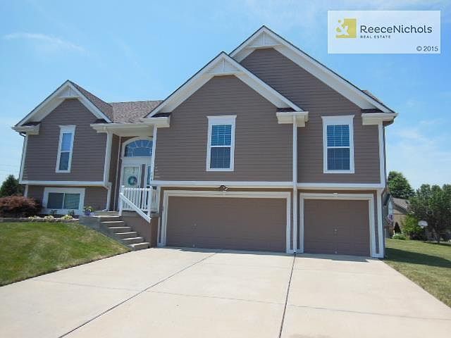 1st image of 409 NE Woodbury Dr