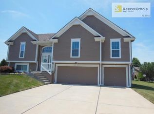 409 NE Woodbury Dr, Lees Summit, MO 64086