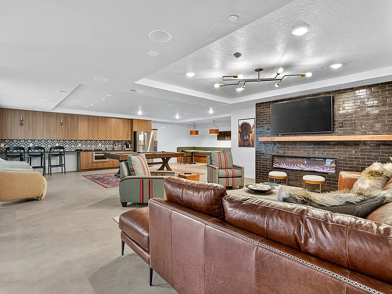 Riverwalk Apartments — Photo 9