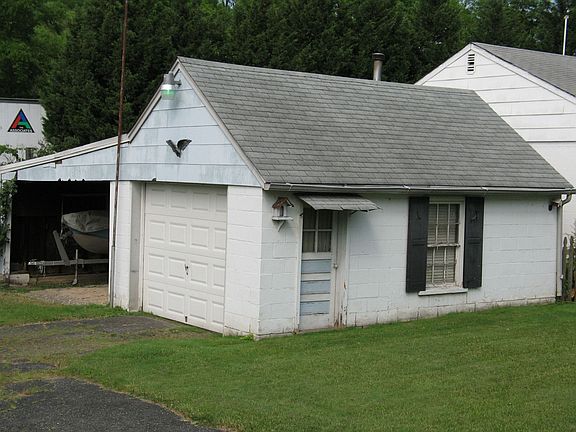 Detached Garage/Carport