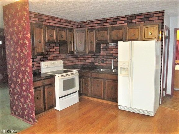 3rd image of 2120 Southeast Blvd