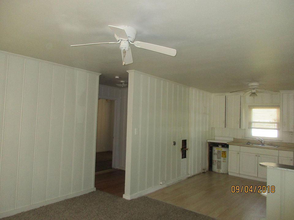 Livingroom/kitchen areas