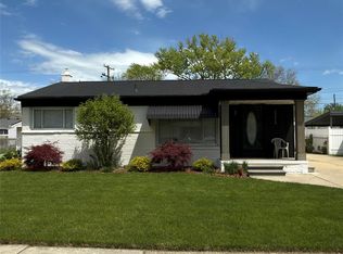 29824 Manhattan St, Saint Clair Shores, MI 48082