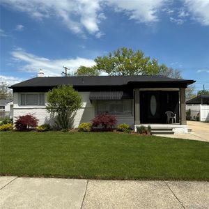 29824 Manhattan St, Saint Clair Shores, MI, 48082