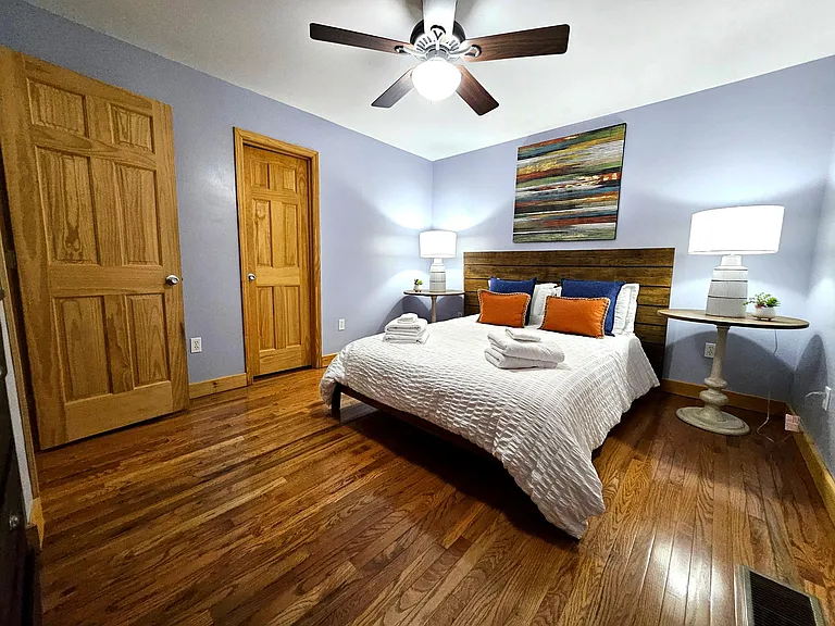 120 W College St — Photo 10