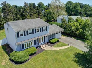 84 Drake Rd, Somerset, NJ 08873