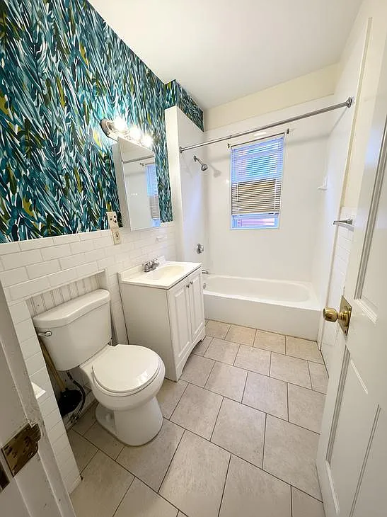 3 bed, 1200 sqft, $3,200 — Photo 2