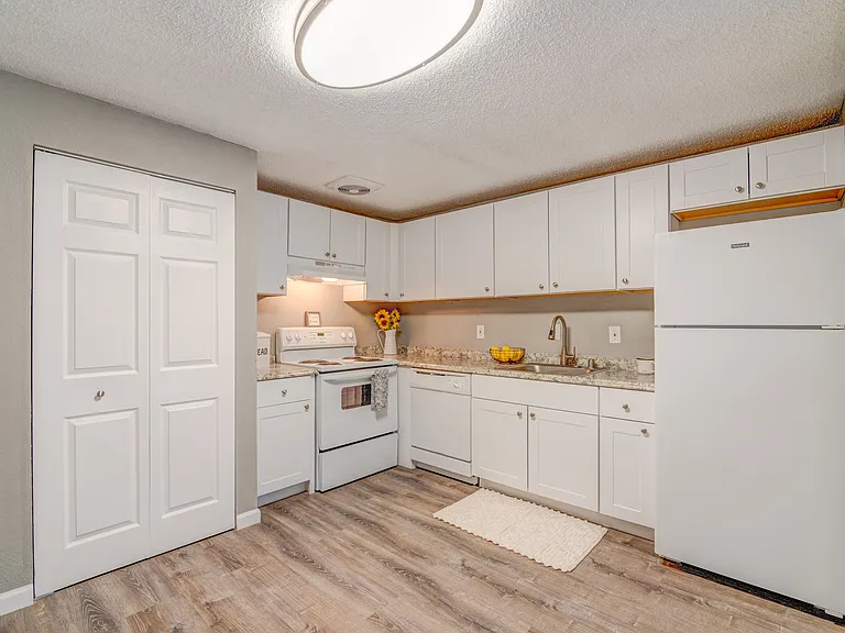 1121 Walnut St #N7 — Photo 8