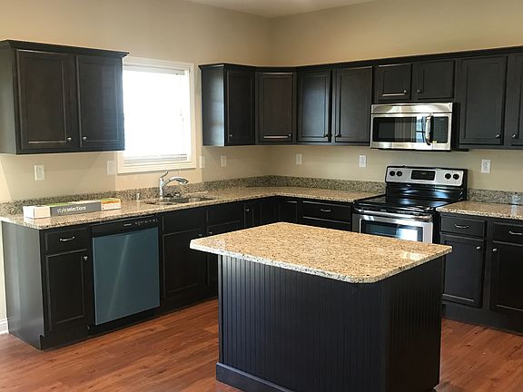 4th image of 240 Queensway Dr